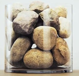 pot avec cailloux