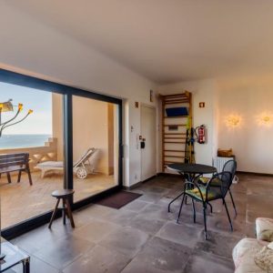 salon avec vue sur la mer