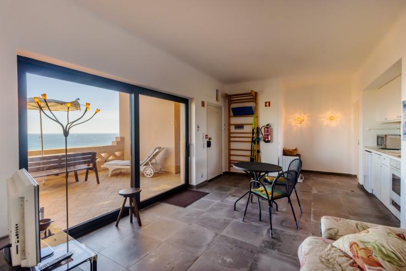 salon avec vue sur la mer