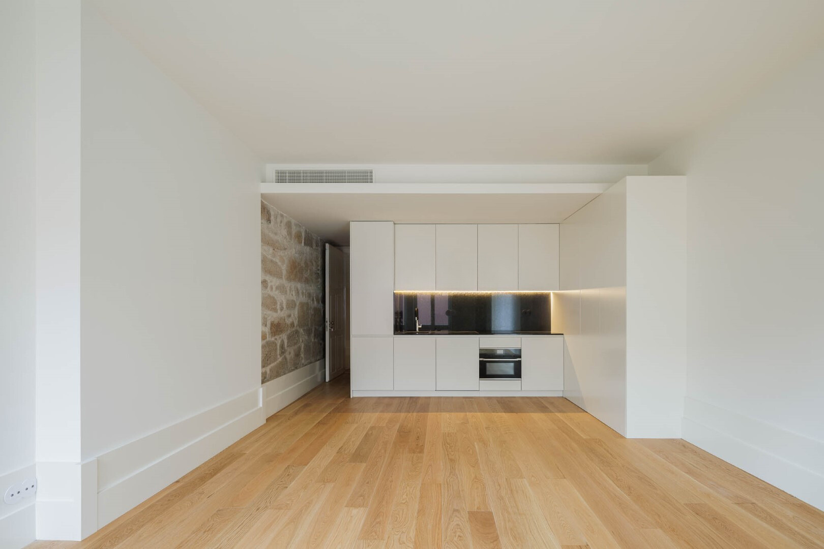 cuisine blanche et parquet