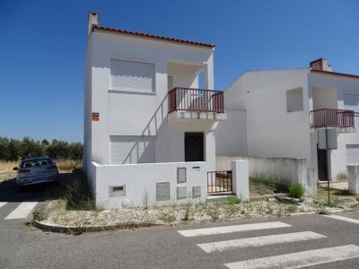 façade de la maison vue de la rue