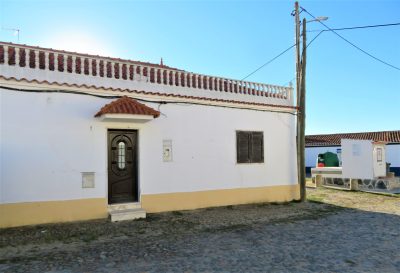 façade de la maison vue de la rue
