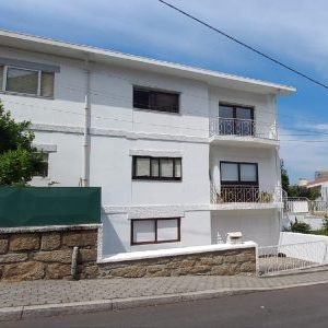 extérieur de la maison donnant sur la rue