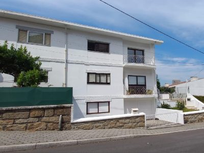 extérieur de la maison donnant sur la rue