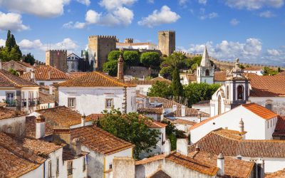 Petites maisons sur la Côte d’Argent au Portugal